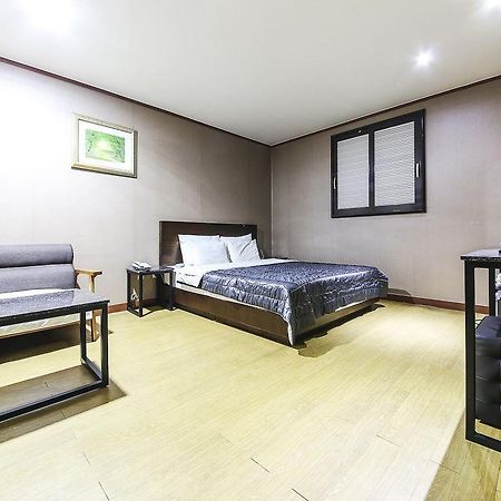 Valentine Motel Йонгин Екстериор снимка
