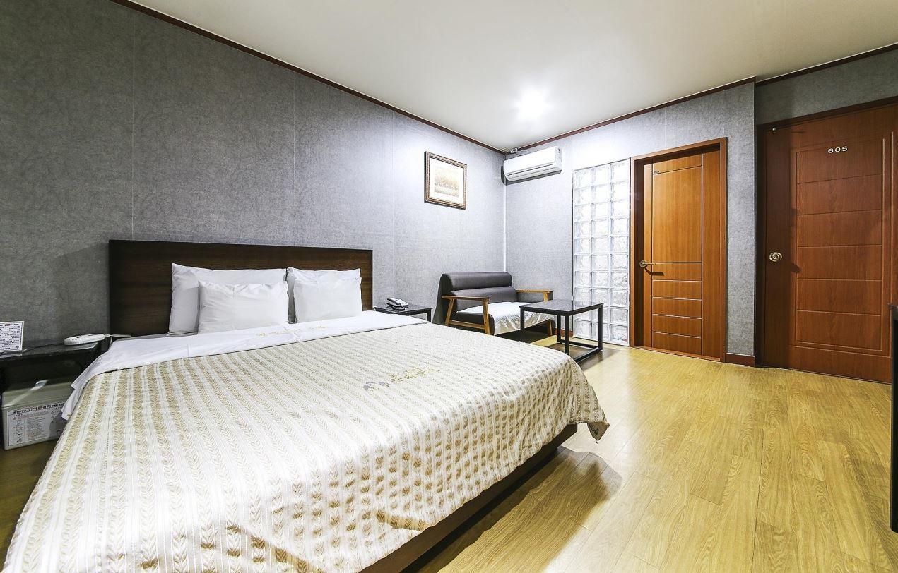 Valentine Motel Йонгин Екстериор снимка